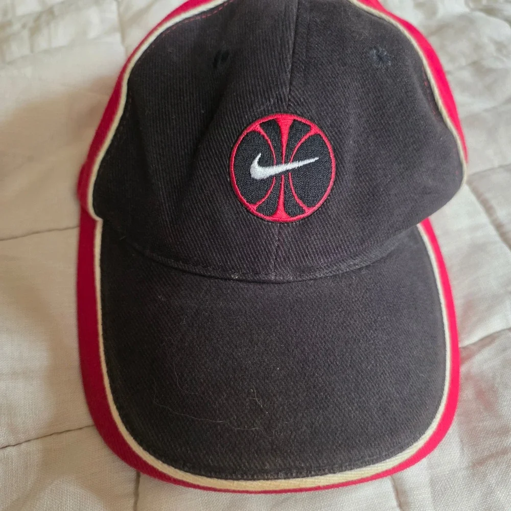 Vintage 1990's Nike Baseball Cap Unisex OSFA Black Red Basketball Swoosh Hat